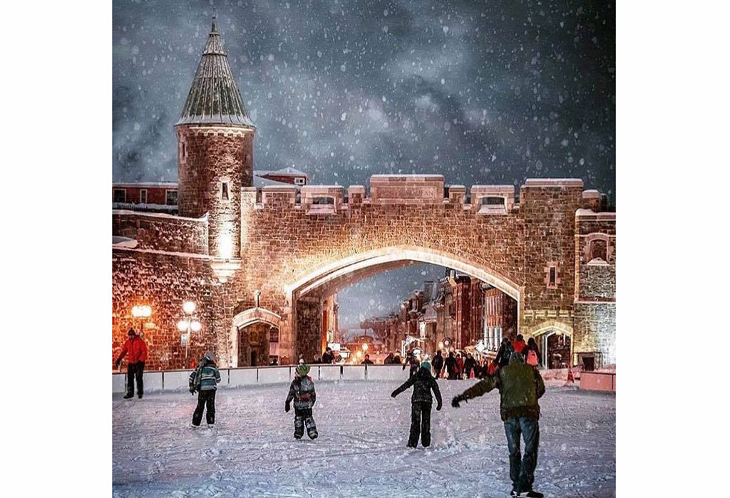 Patinoire de la place d'Youville et porte Saint-Jean