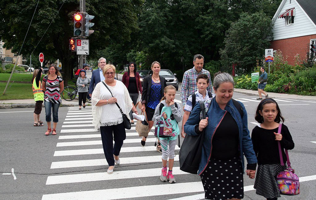 Les parents soutiennent les brigadiers scolaires