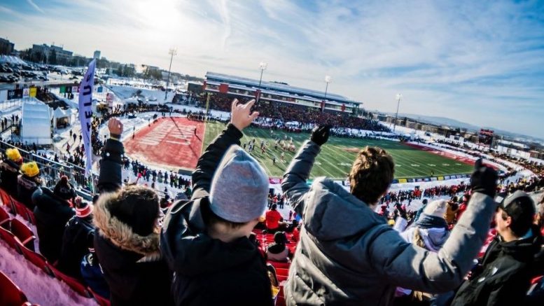 Des spectateurs à la Coupe Vanier 2018