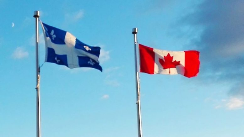 Drapeaux du Québec et du Canada