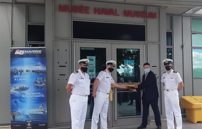 Une partie de l'équipe du Musée naval