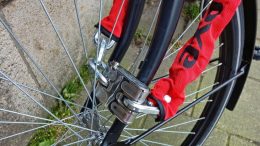 Cadenas sur une roue de vélo