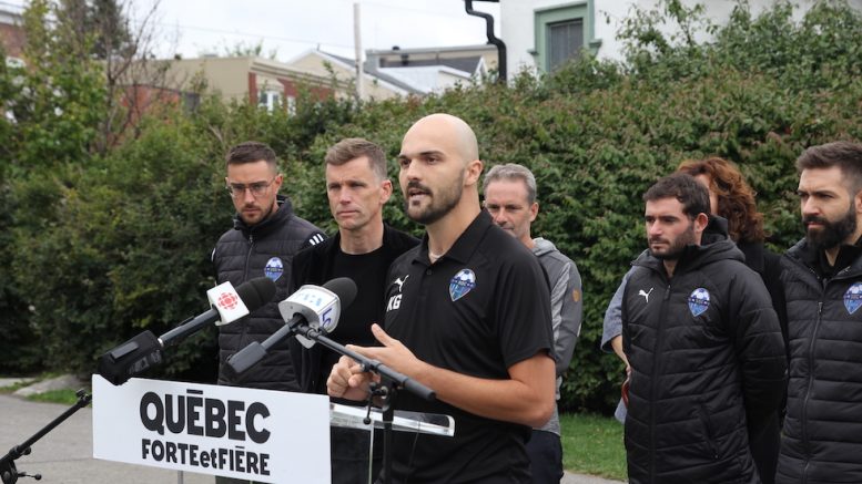 Karl Gierlinger avec des membres de Québec Forte et Fière