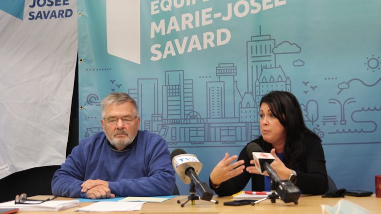 Le directeur d'Équipe Marie-Josée Savard, Ronald Gagnon, et la candidate à la mairie Marie-Josée Savard