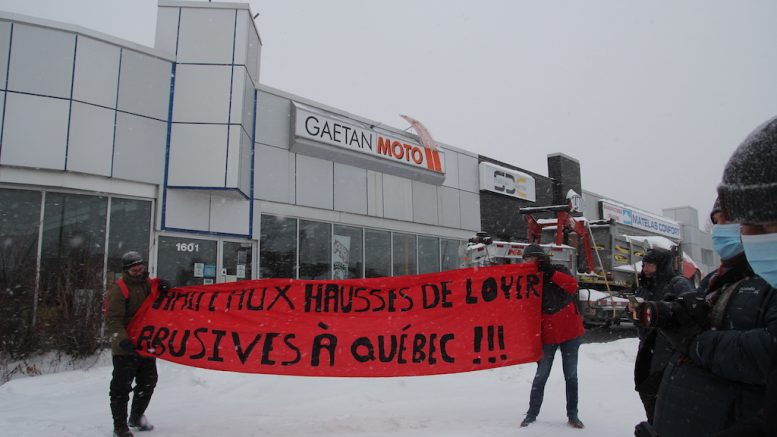 Manifestation de la Coalition devant l'ancien garage « Gaetan moto » sur le Chemin de la Canardière