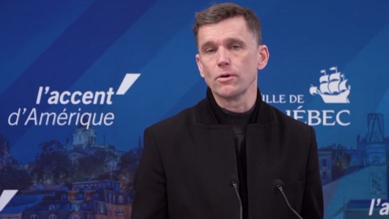 Le maire de Québec, Bruno Marchand, en point de presse le 1er février 2022.