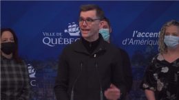 Le maire de Québec, Bruno Marchand, en point de presse le 23 mars.