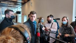 Bruno Marchand en mêlée de presse au Centre des congrès de Lévis.