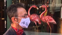 Fabien Abitbol devant la boulangerie au Paingruël situé sur la rue Saint-Jean