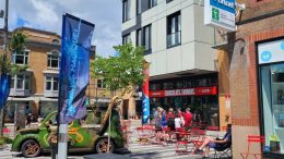 Place Richard-Garneau, sur la rue Cartier