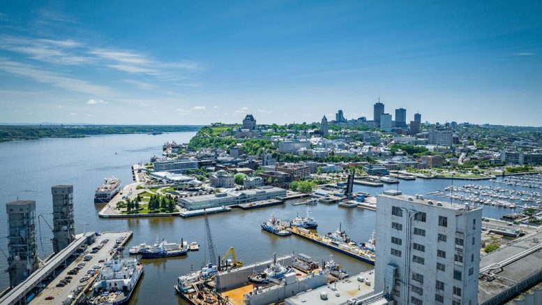 Le Port de Québec, vue aérienne. Un cinquième du territoire du Port de Québec est dédié aux activités récréotouristiques.