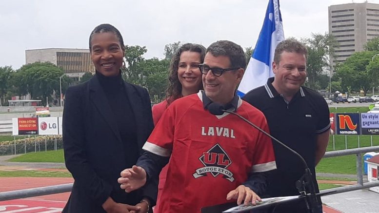 Le chef conservateur Éric Duhaime durant son point de presse sur ses engagements en matière d'activité sportive au PEPS de l'Université Laval.