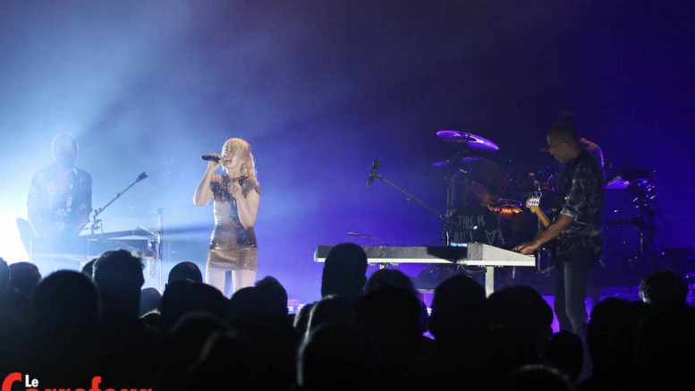 La formation Metric en concert au Capitole