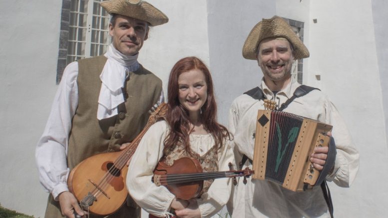 Le Trio Armonix est composé de Christian Roberge, Claudine St-Arnauld et Stéphane Groleau.