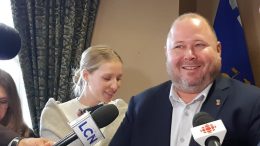 Le chef de Québec d'abord Claude Villeneuve en point de presse ce lundi 17 octobre.