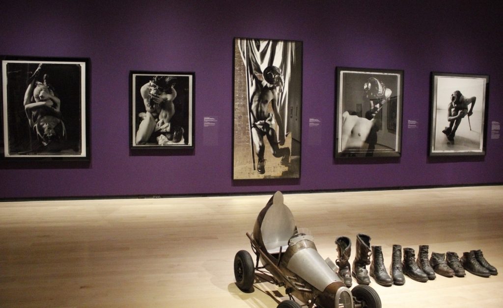L'exposition Evergon. Théâtres de l'intime est présentée au Musée national des beaux-arts du Québec