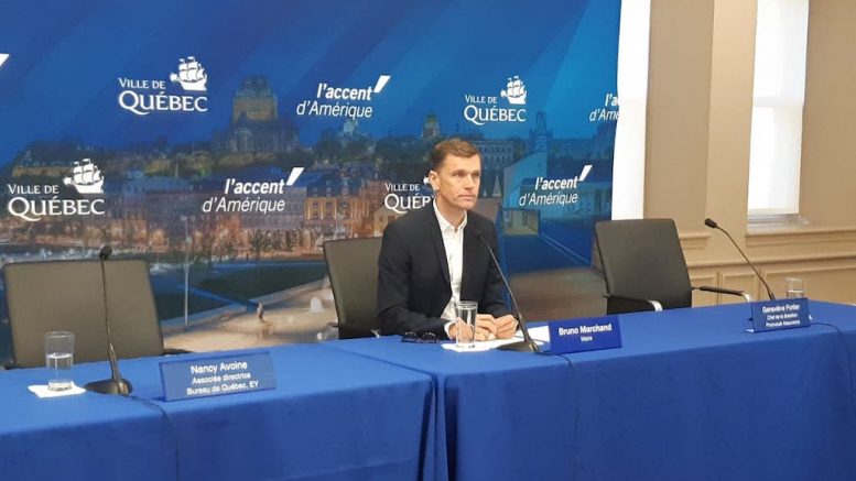 Le maire de Québec Bruno Marchand en point de presse ce jeudi.