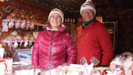 Sophie Claude et Jean Beaupré de l'Association des Amis d'Alsace à Québec, au marché de Noël Allemand