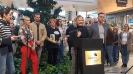 Mélissa Coulombe-Leduc, responsable d'Expo-Cité avec à sa gauche, Steve Ross, directeur général du Grand Marché de Québec