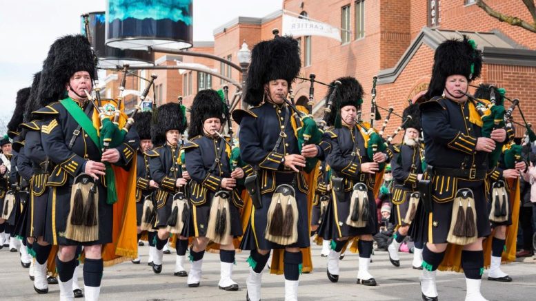 Le défilé de la Saint-Patrick sur l'avenue Cartier. Crédit photo : Allison Kirkwood