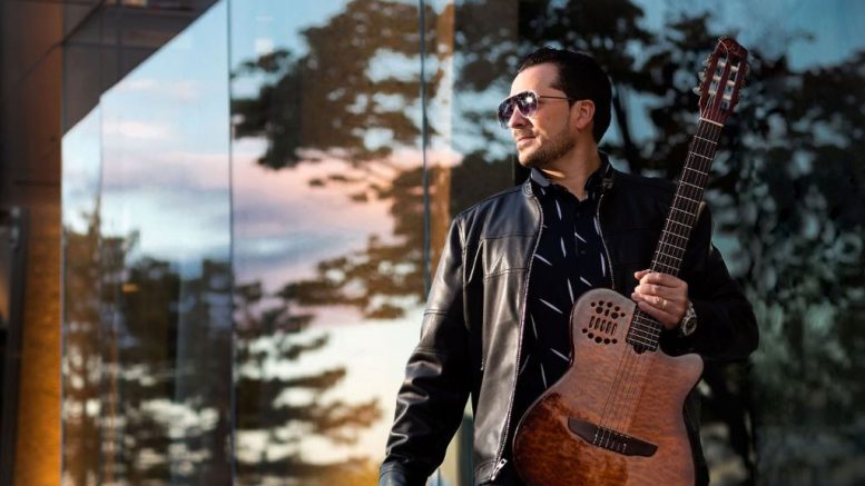 Guillermo Saldana présente son premier album Shakelo. Crédit photo : Christine Bérubé