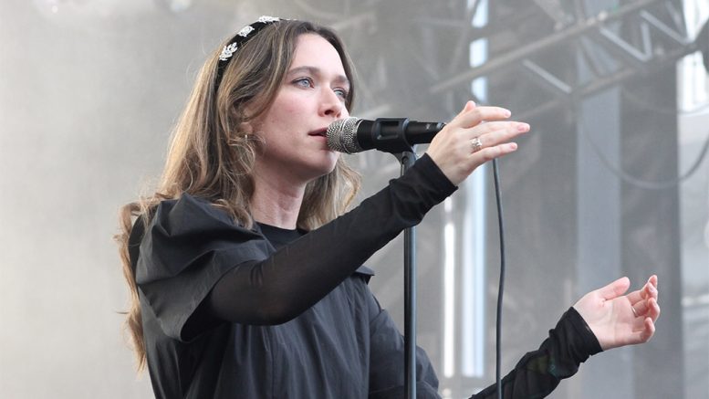 Margaux Sauvé, alias Ghostly Kisses. (Crédit photo : Estelle Lévêque)