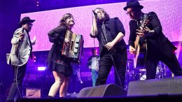 Les Cowboys Fringants au centre Vidéotron. (Crédit photo : Philippe Moussette)