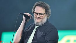 Karl Tremblay, chanteur des Cowboys Fringants, sur la scène du Festival d’Été de Québec. (Crédit photo : Philippe Moussette)