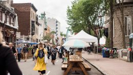 La fête de quartier de Saint-Jean-Baptiste aura lieu dans la rue Saint-Jean, sur le parvis de l'église, au passage Olympia et sur la place Desjardins. (Crédit photo : SDC Saint-Jean-Baptiste)