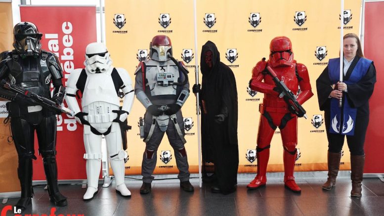 Des participants au Comiccon.