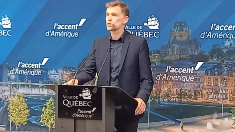 Bruno Marchand, en point de presse à l’hôtel de ville, le 3 octobre 2023. (Crédit photo : Estelle Lévêque)