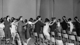 Une soirée dansante au Centre Mgr-Marcoux, dans les années 70. (Crédit photo : Archives du centre Mgr Marcoux)