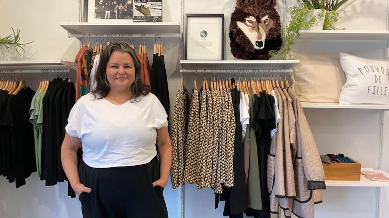 Nathalie Jourdain, fondatrice de la marque et boutique Cœur de Loup, au 41 rue Saint-Vallier Est. (Crédit photo : Estelle Lévêque)