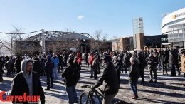 Rassemblement de personnes à la place Jean-Béliveau