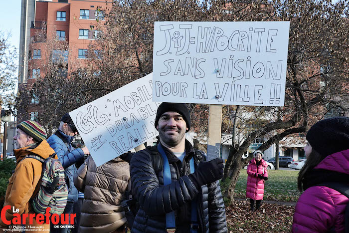 Un manifestant pro-tramway