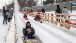 La glissade de la Terrasse Dufferin restera en place jusqu'à la mi-mars 2024. (Crédit photo : Courtoisie)