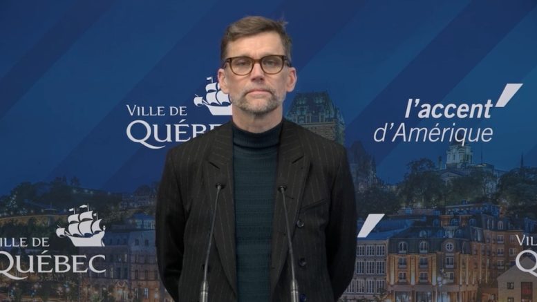 Bruno Marchand, maire de Québec, en point de presse. (Crédit photo : Capture d'écran)