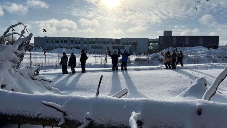 Le nouveau parc de quartier de Val-Bélair devrait être construit en arrière de l'école de la Myriade. (Crédit photo : École de la Myriade)