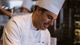 Charles Gignac, chef et propriétaire du 101 Restaurant de Quartier. (Crédit photo : Moonset Prod)