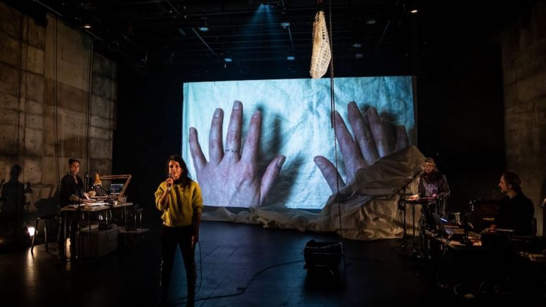 L'expérience immersive Dérive de nuit est présentée dans le cadre du Mois Multi jusqu'au 17 février. (Crédit photo : Camille Gladu Drouin)