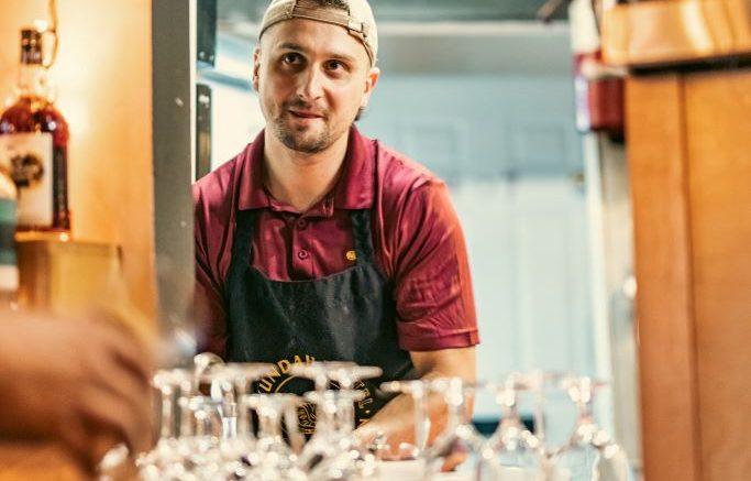 Raphaël G. Théberge, chef et copropriétaire du Kundah Hôtel. (Crédit photo : Andre Olivier Lyra)