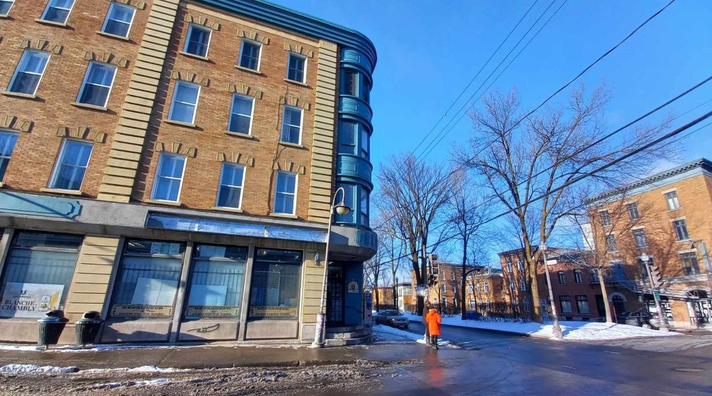 Le boulevard Langelier sépare le quartier Saint-Roch du quartier Saint-Sauveur, en basse-ville de Québec. (Crédit photo : Estelle Lévêque)