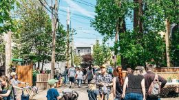 Le Grand Bazar dans les rues du Vieux-Limoilou (Crédit photo :Jay Kearney)