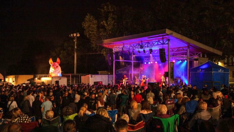 Les Fêtes de la Famille de Saint-Émile proposent des activités familiales en journée et des concerts en soirée. (Crédit photo : Fêtes de la Famille de Saint-Émile)