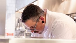 Sébastien Laframboise, le chef exécutif des cuisines de l'Assemblée nationale du Québec. (Crédit photo : Courtoisie)