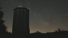 Il est possible d'observer les Perséides depuis l’Observatoire de la Découverte de Val-Bélair. (Crédit photo : Philippe Moussette)