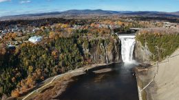 Le chute Montmorency vue des airs.