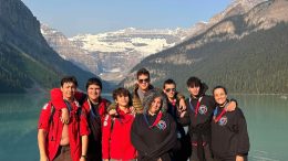 Photo du groupe des Pionniers en road trip accompagné des animatrices.