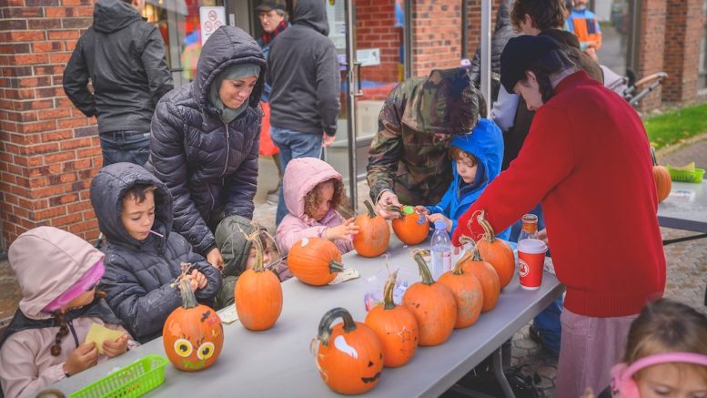 L'Halloween, sur l'avenue Royale. (Crédit photo : Agence 714)