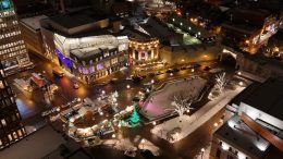 La place d'Youville, à Québec, pour le temps des fêtes. (Crédit photo : Philippe Moussette)